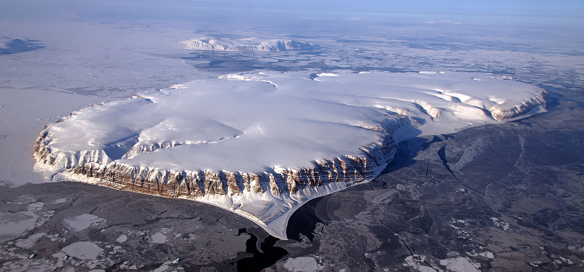 Потрясающий воздушный тур по Арктике