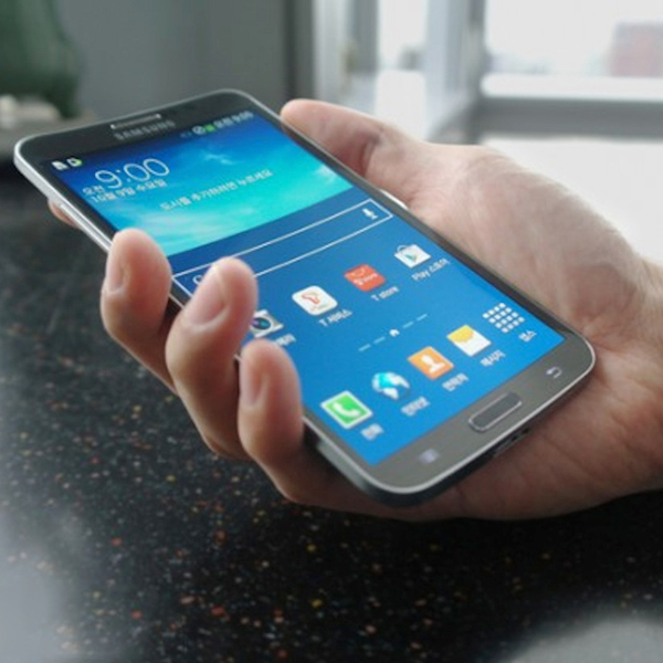 Samsung, LG, смартфоны, Samsung выпускает изогнутый телефон
