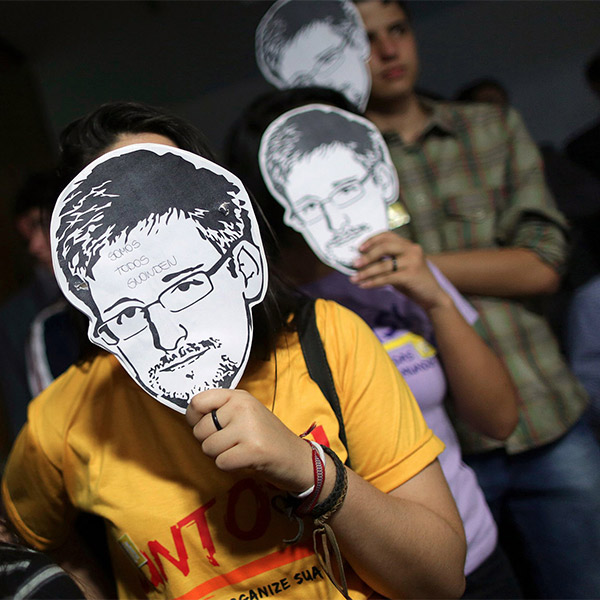 Google, Google Glass, Для защиты Сноудена в суде собрано уже около 40 тысяч долларов