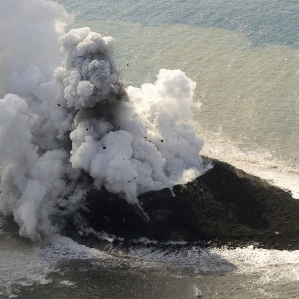 Япония,сейсмология,вулкан, Вулкан сформировал новый остров на юге Японии