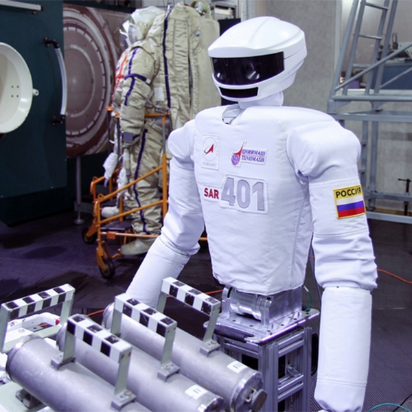 робот, роботехника, SAR-401, Роскосмос, В России создали робота для работы в открытом космосе