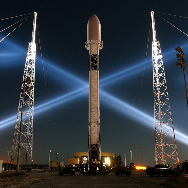 SpaceX, спутник, космос, SpaceX запустила первый коммерческий спутник