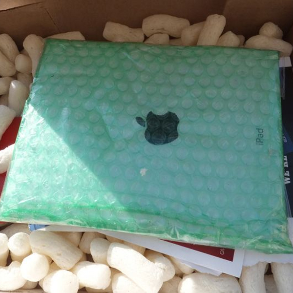 ВКонтакте, Павел Дуров, Под видом iPad американцам продавали керамическую плитку