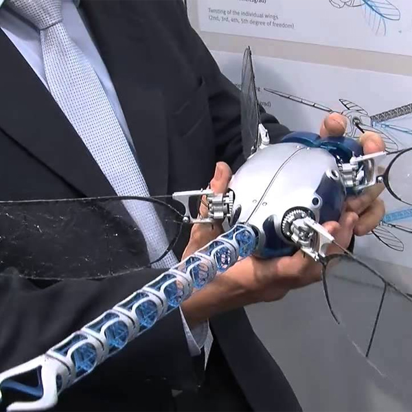 SmartBird,BionicOpter,роботы,дроны, Летающих роботов научили движениям животных